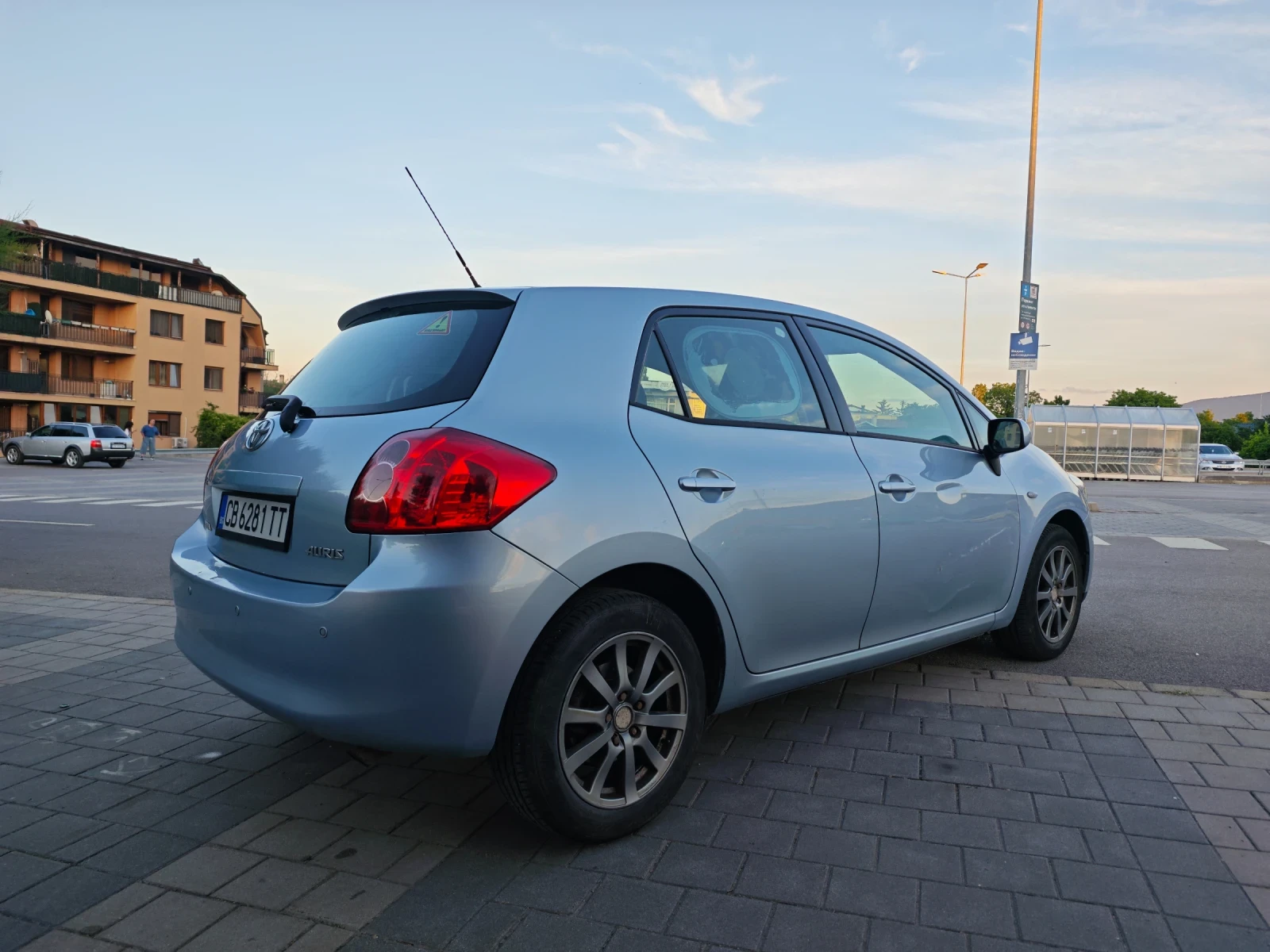 Toyota Auris 1.6i 16V VVT-i (124 к.с), снимка 3 - Автомобили и джипове - 54933511