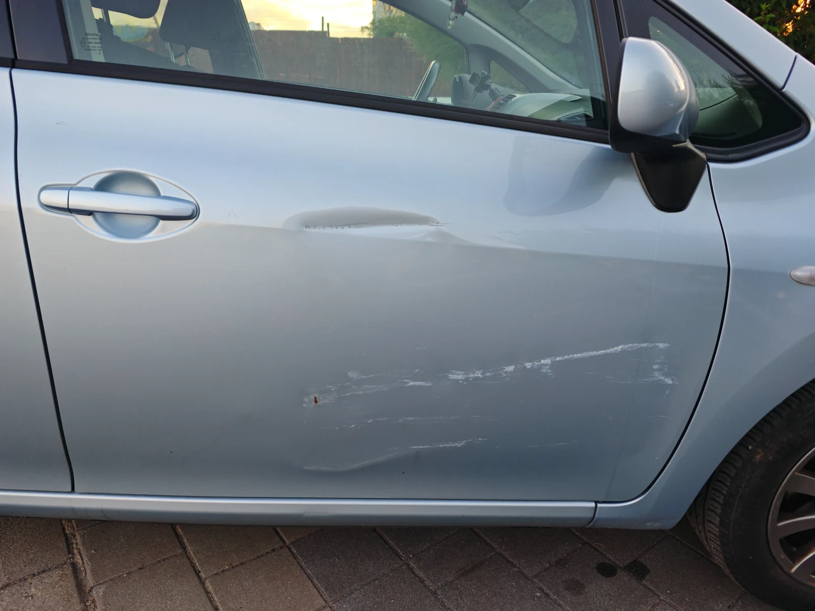 Toyota Auris 1.6i 16V VVT-i (124 к.с), снимка 9 - Автомобили и джипове - 54933511