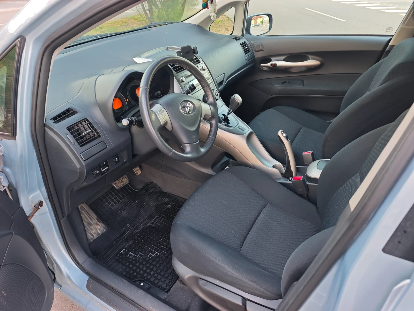 Toyota Auris 1.6i 16V VVT-i (124 к.с), снимка 15 - Автомобили и джипове - 54933511