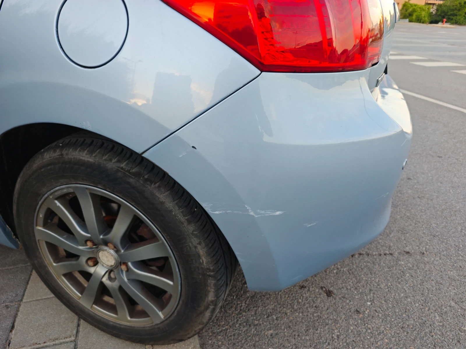 Toyota Auris 1.6i 16V VVT-i (124 к.с), снимка 8 - Автомобили и джипове - 54933511