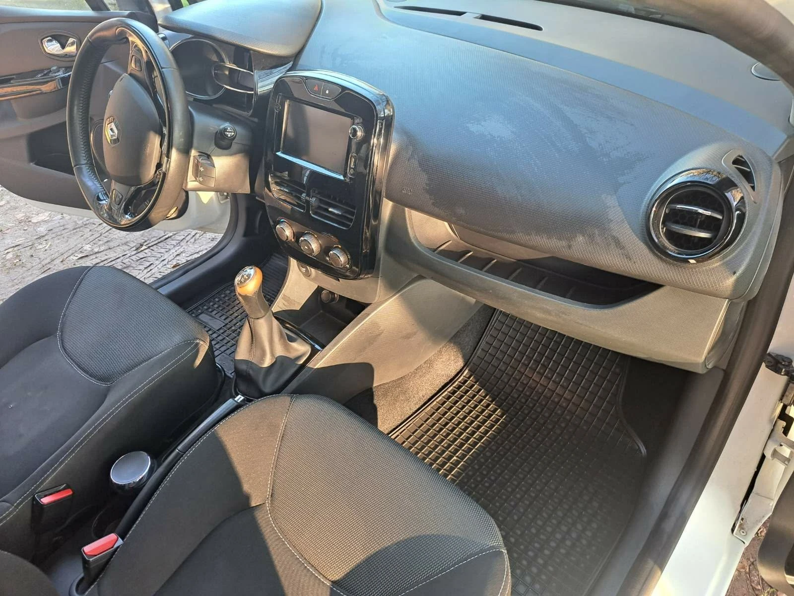 Renault Clio Tce, снимка 14 - Автомобили и джипове - 54992007