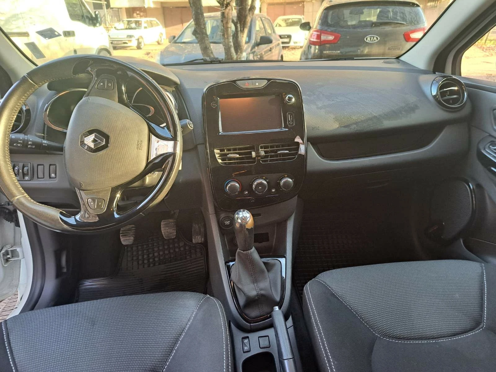Renault Clio Tce, снимка 3 - Автомобили и джипове - 54992007