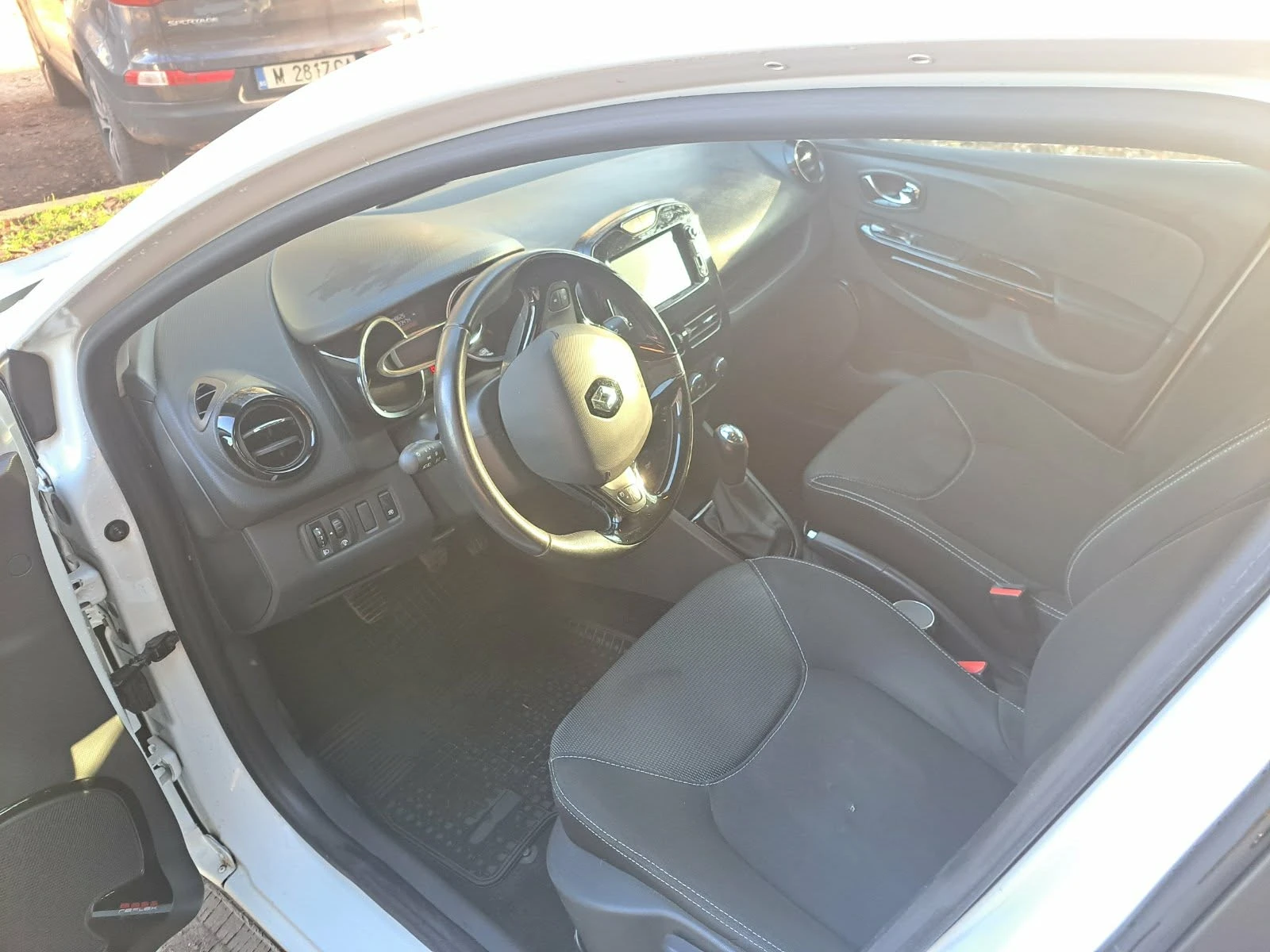 Renault Clio Tce, снимка 8 - Автомобили и джипове - 54992007