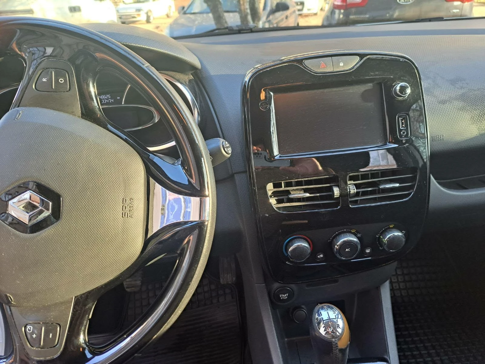 Renault Clio Tce, снимка 16 - Автомобили и джипове - 54992007