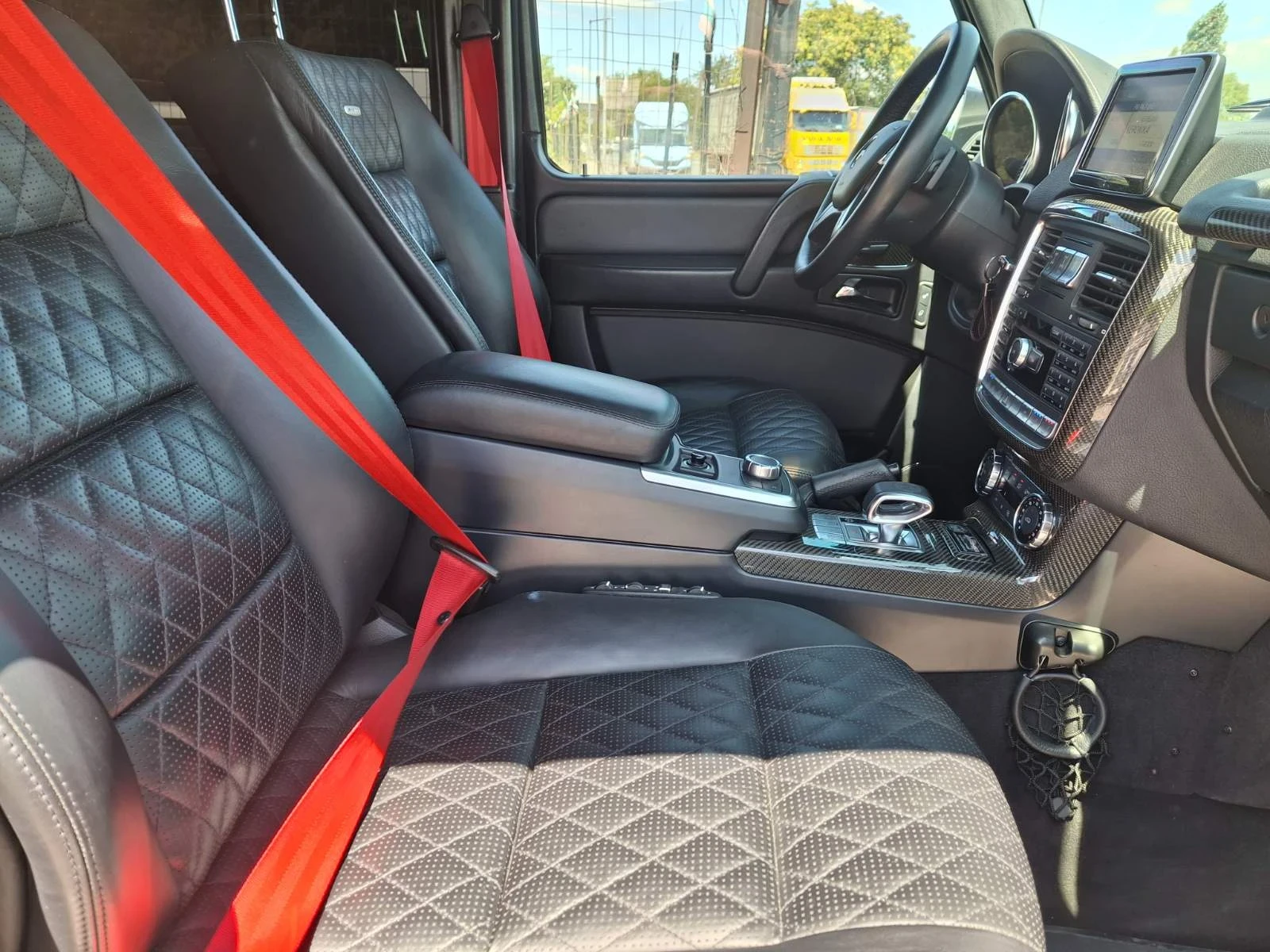 Mercedes-Benz G 63 AMG, снимка 12 - Автомобили и джипове - 55310143