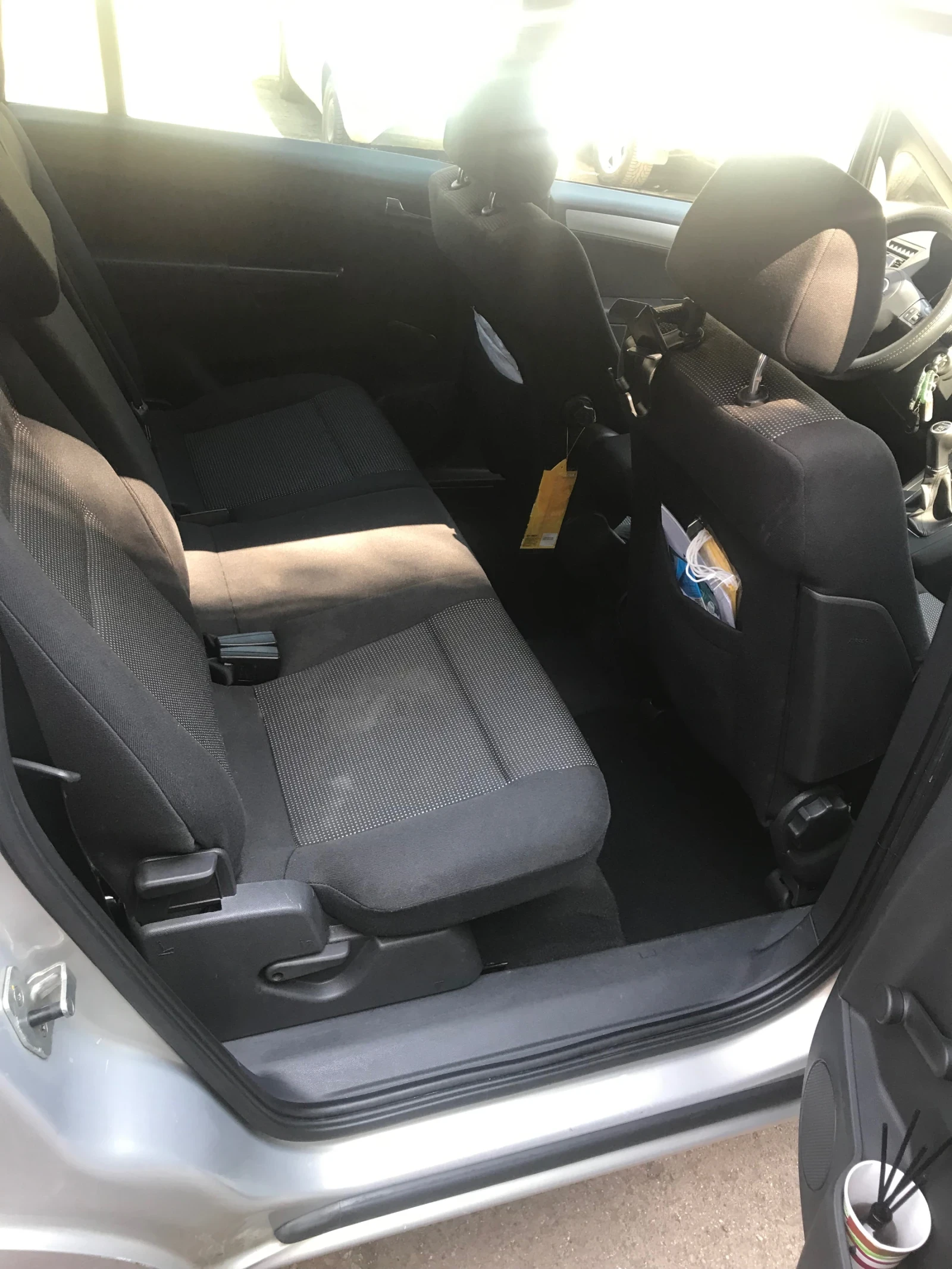 Opel Zafira 1.9 CDTI, снимка 10 - Автомобили и джипове - 55444538