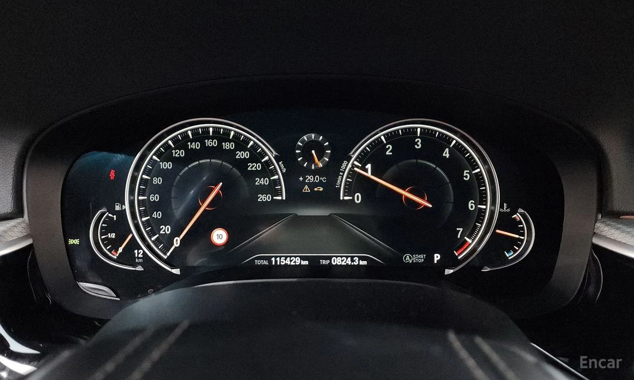 BMW 530 M* SPORT* ДИСТРОНИК* ХЕДЪП* LANE* ASSIST* , снимка 12 - Автомобили и джипове - 55623417