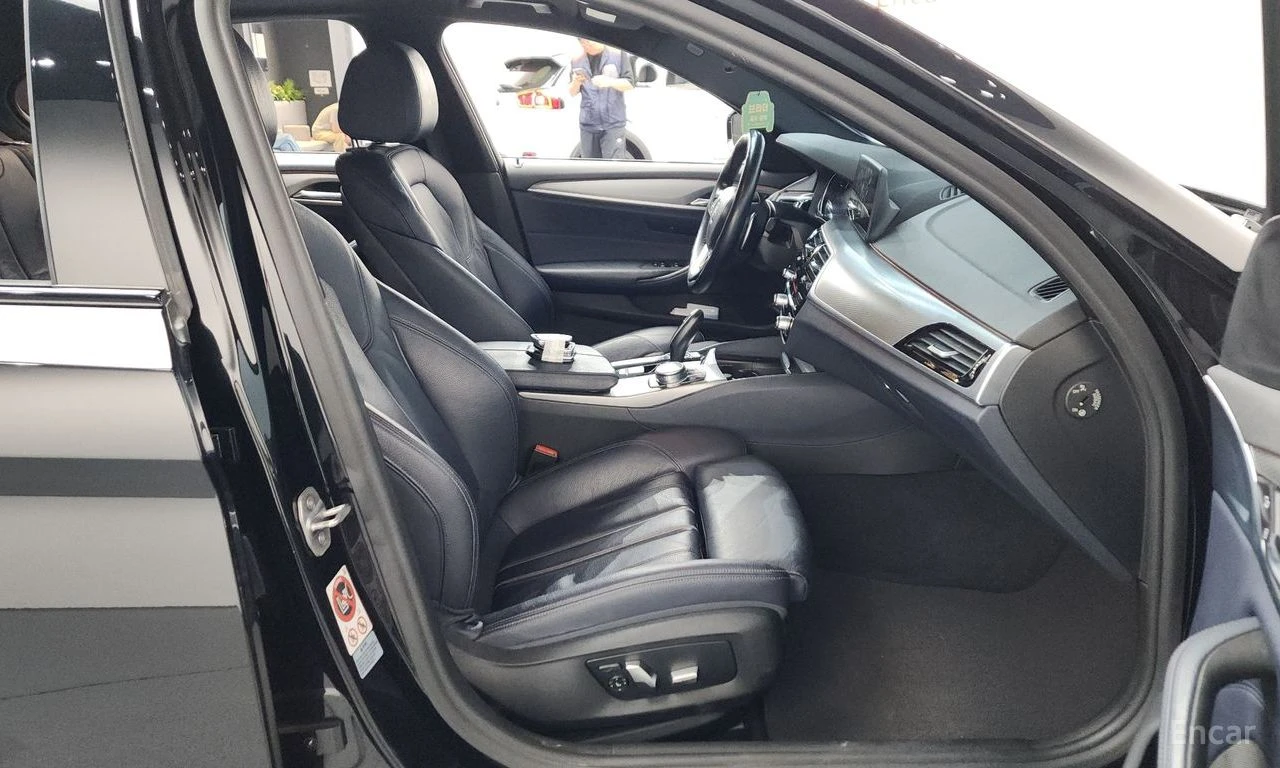 BMW 530 M* SPORT* ДИСТРОНИК* ХЕДЪП* LANE* ASSIST* , снимка 14 - Автомобили и джипове - 55623417