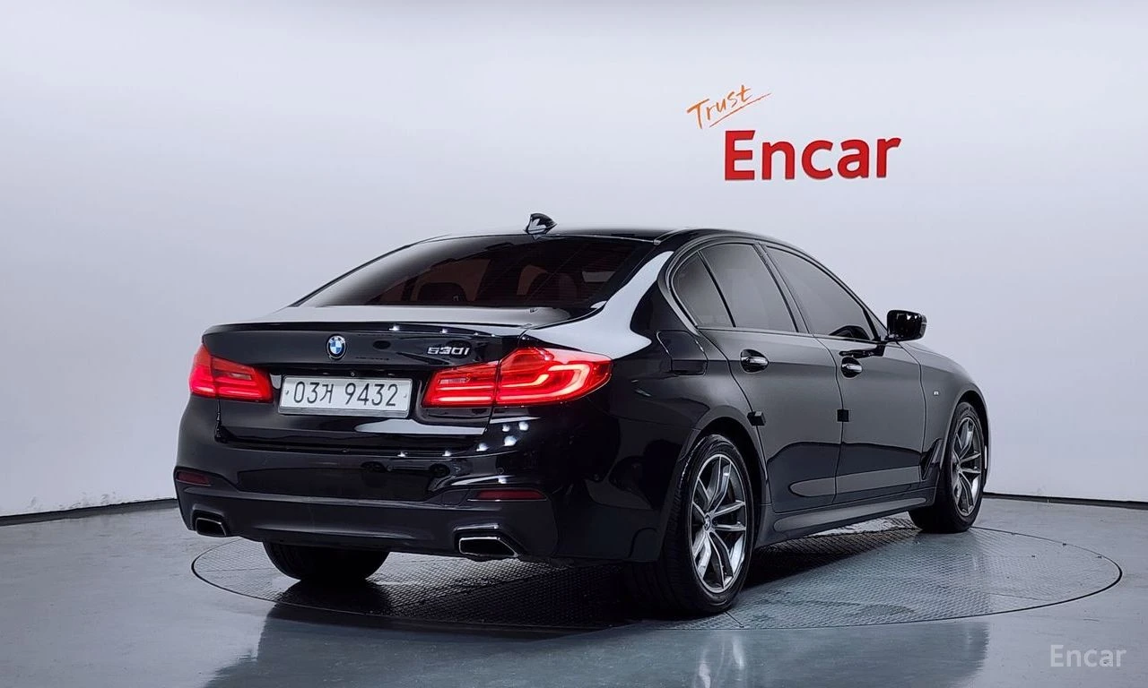 BMW 530 M* SPORT* ДИСТРОНИК* ХЕДЪП* LANE* ASSIST* , снимка 2 - Автомобили и джипове - 55623417