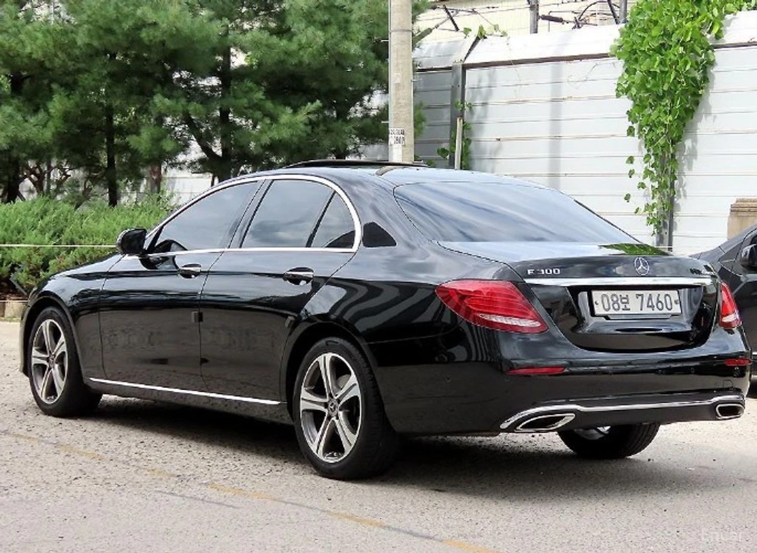 Mercedes-Benz E 300 AVANTGARDE* 4MATIC* КОЖА* ПОДГР* ОБДУХ* НАВИ* ПАНО, снимка 3 - Автомобили и джипове - 55667134