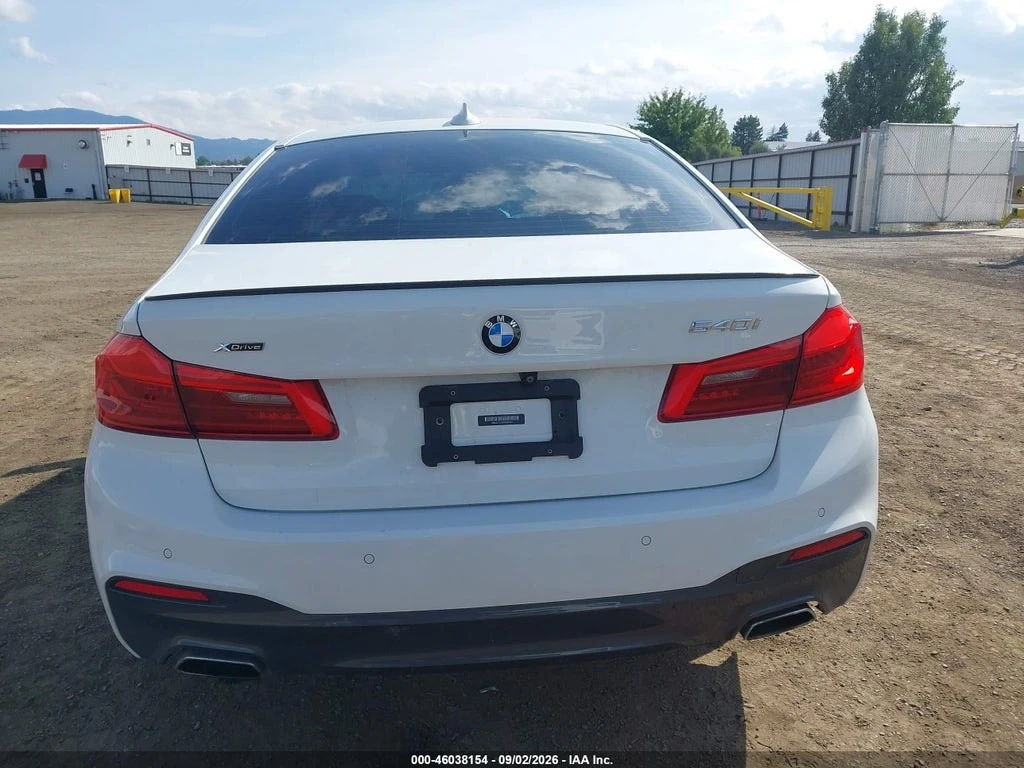 BMW 540 xDrive | CARFAX | АВТОКРЕДИТ БЕЗ ПЪРВОНАЧАЛНА , снимка 6 - Автомобили и джипове - 56156347