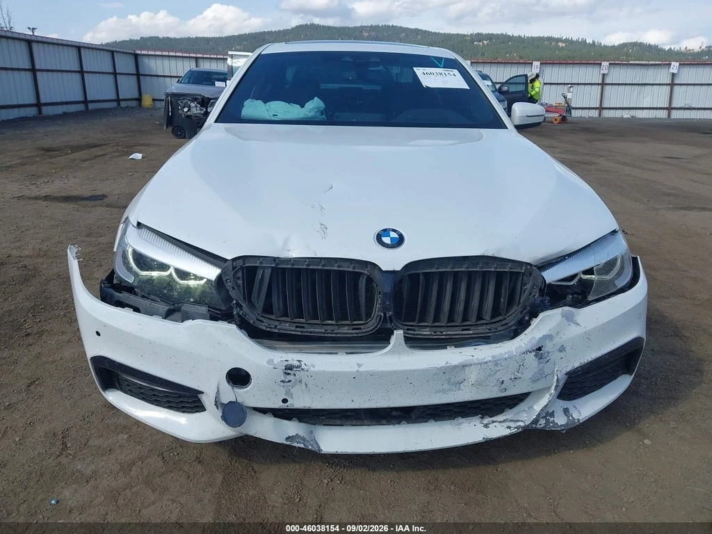 BMW 540 xDrive | CARFAX | АВТОКРЕДИТ БЕЗ ПЪРВОНАЧАЛНА , снимка 5 - Автомобили и джипове - 56156347
