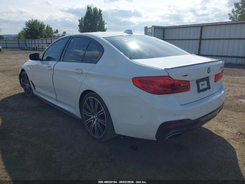 BMW 540 xDrive | CARFAX | АВТОКРЕДИТ БЕЗ ПЪРВОНАЧАЛНА , снимка 3 - Автомобили и джипове - 56156347