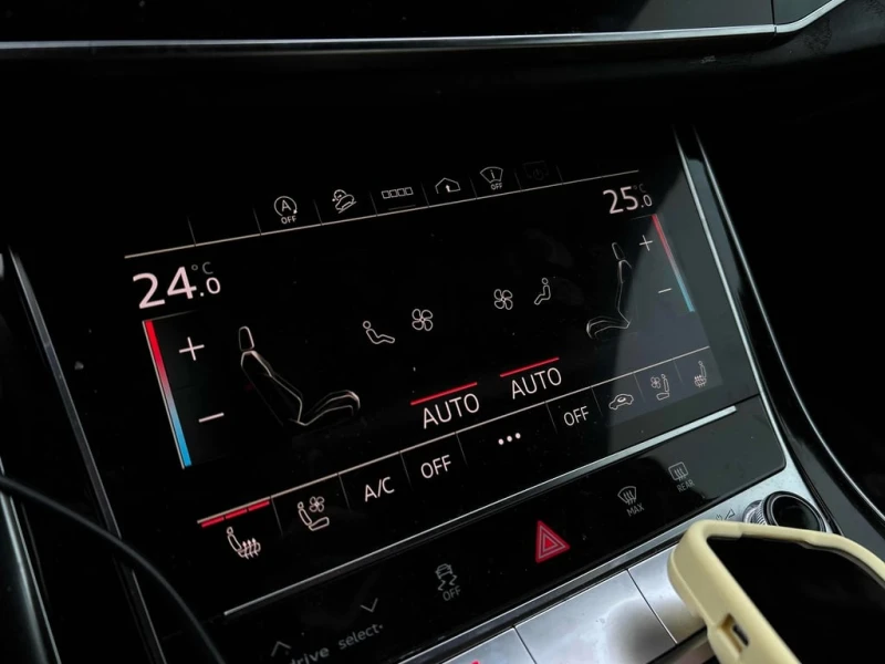 Audi Q8 / Technik / AWD quattro / 360  Camera / S-Line /  , снимка 10 - Автомобили и джипове - 53294740