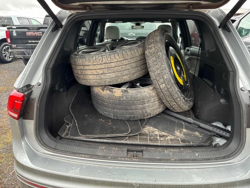 VW Tiguan * Highline R Line * CARFAX * ФИНАНСИРАНЕ, снимка 15 - Автомобили и джипове - 53324130