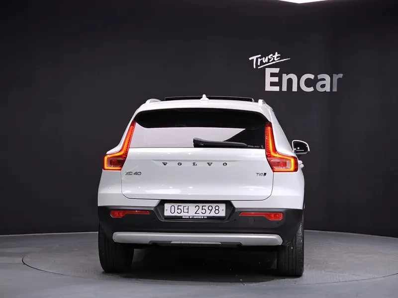 Volvo XC40 T4 MOMENTRUM, снимка 4 - Автомобили и джипове - 55925987