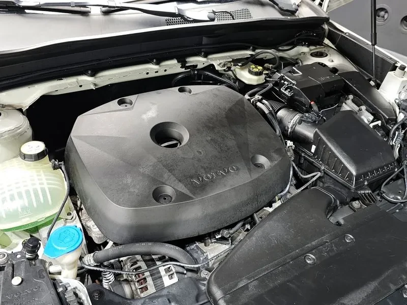 Volvo XC40 T4 MOMENTRUM, снимка 6 - Автомобили и джипове - 55925987