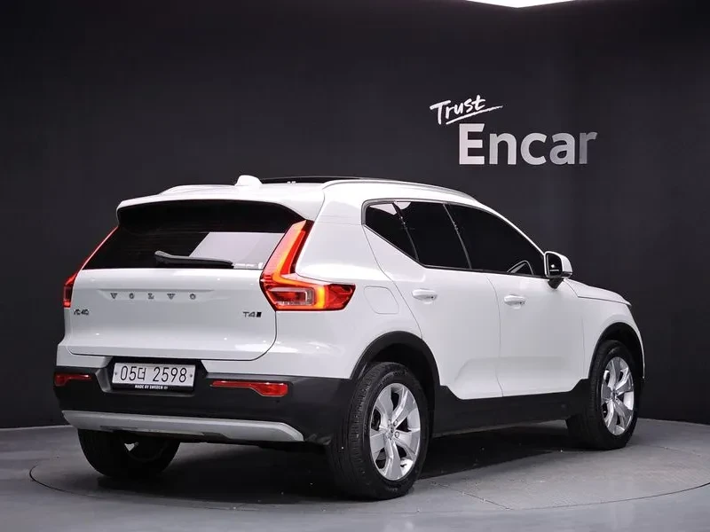 Volvo XC40 T4 MOMENTRUM, снимка 2 - Автомобили и джипове - 55925987