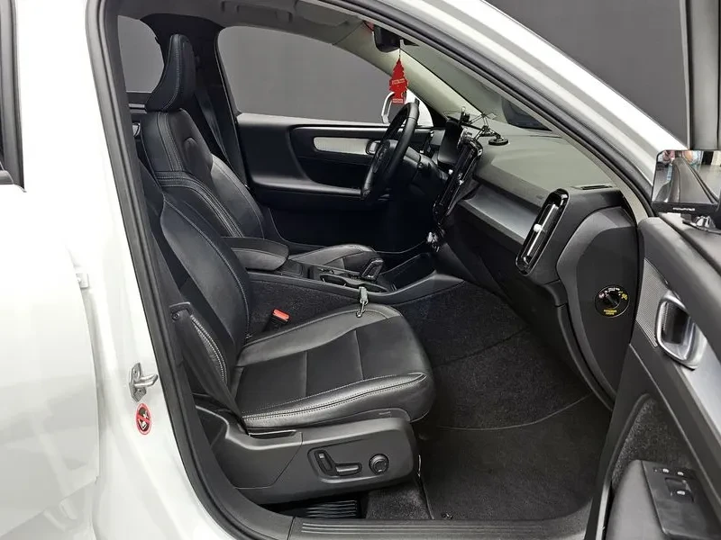 Volvo XC40 T4 MOMENTRUM, снимка 11 - Автомобили и джипове - 55925987