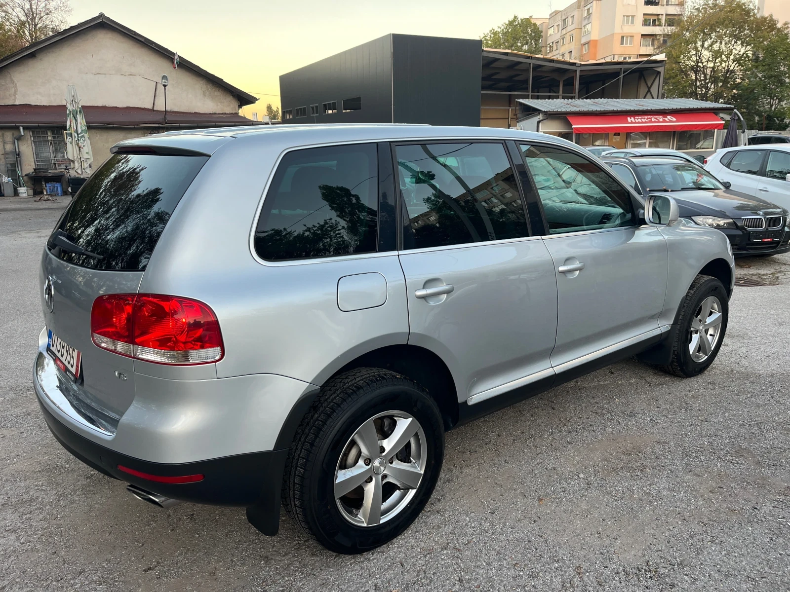 VW Touareg 4.2 V8 310кс SWISS - изображение 2