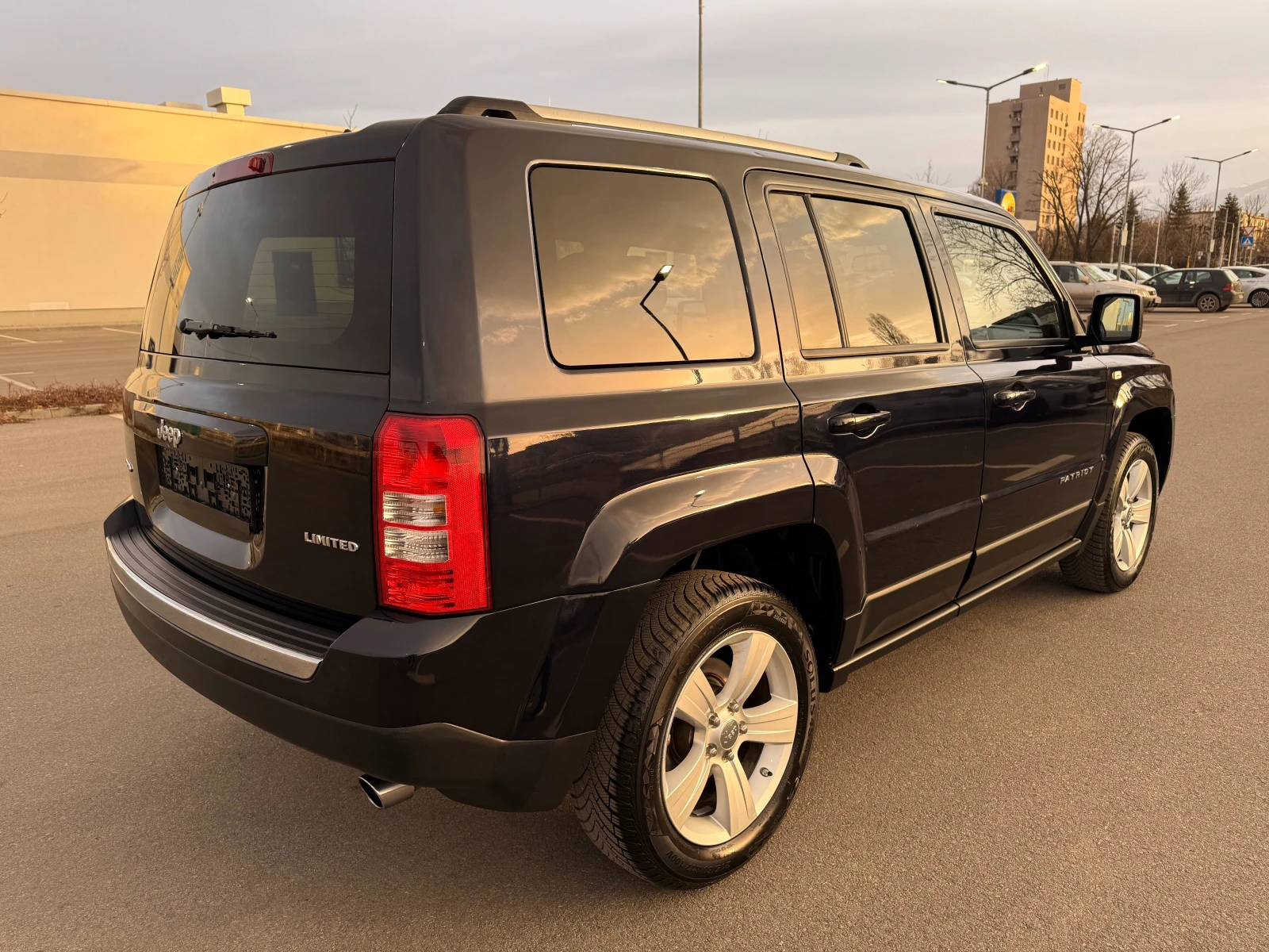 Jeep Patriot 2.2 CRD* КОЖА* NAVI* ПОДГРЕВ* КАТО НОВА*  - изображение 4