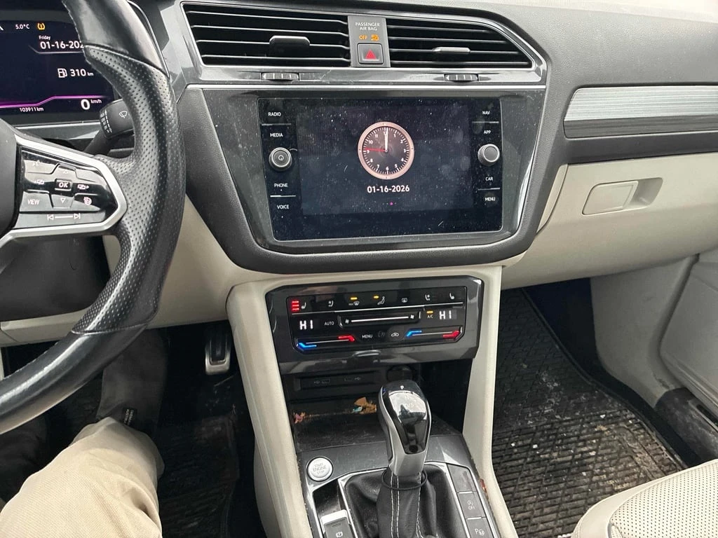 VW Tiguan * Highline R Line * CARFAX * ФИНАНСИРАНЕ - изображение 8