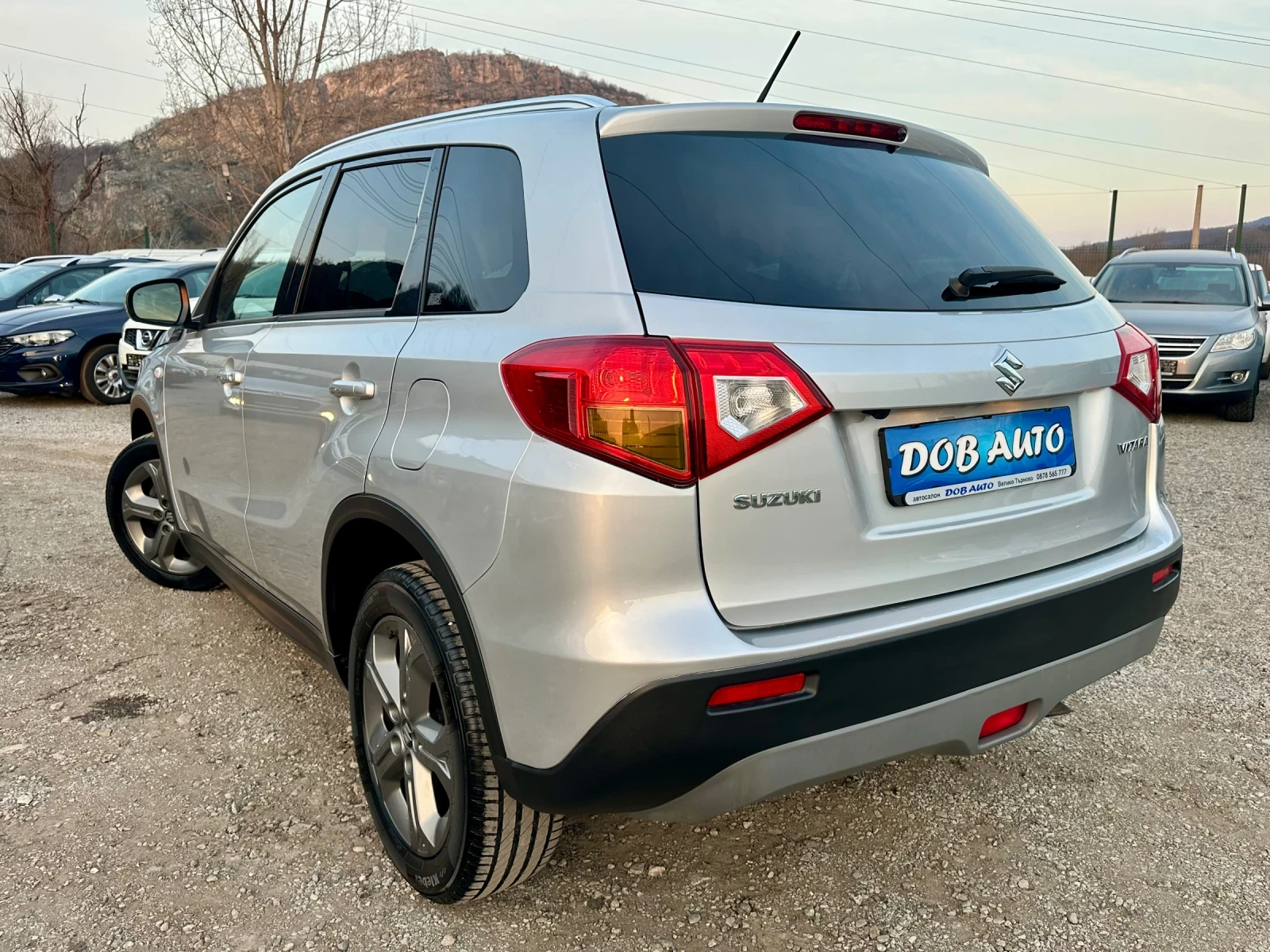 Suzuki Vitara 1.6D-120к.с-LED-CAMERA-CAR PLAY, снимка 3 - Автомобили и джипове - 53753581