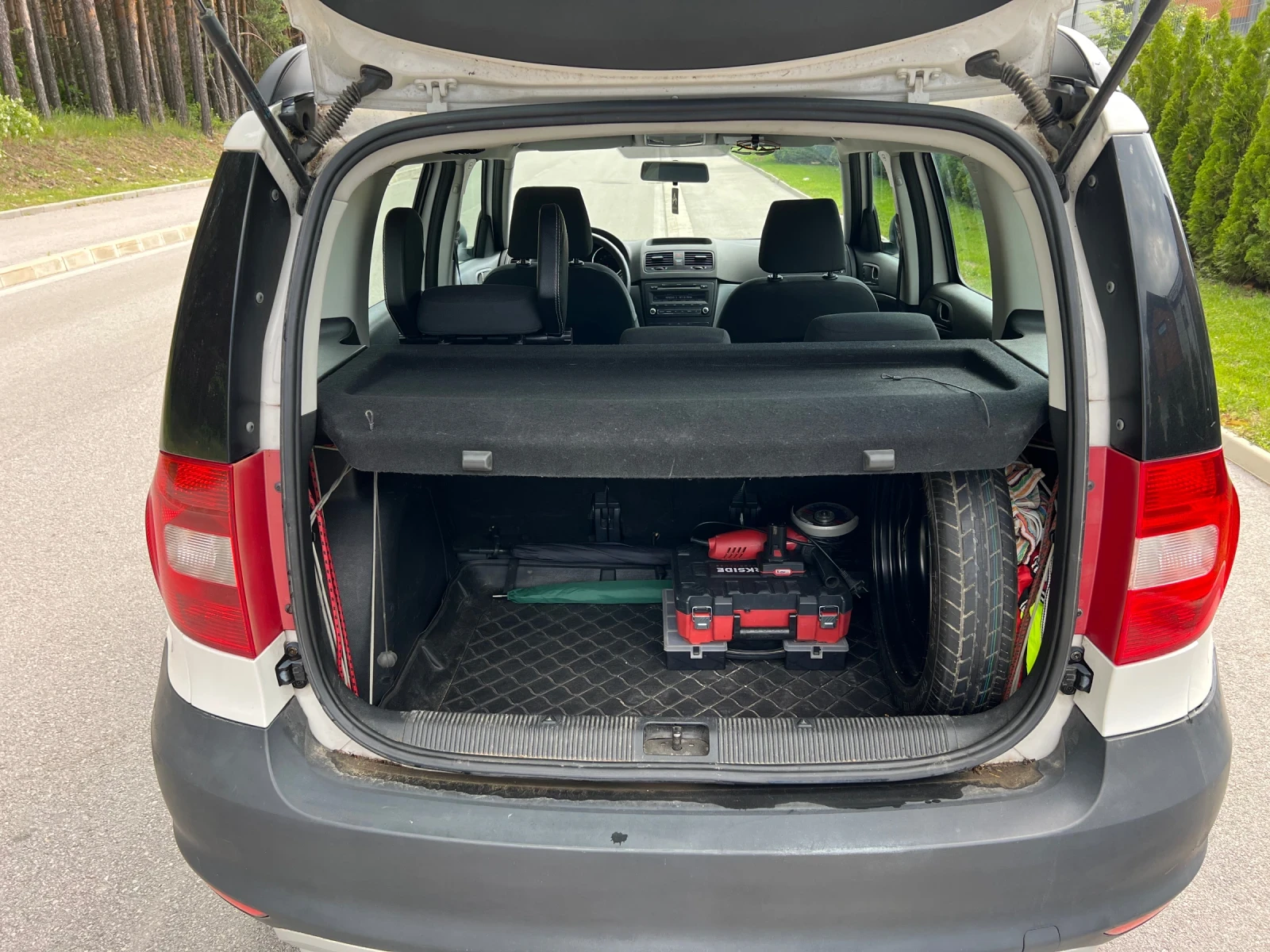 Skoda Yeti ОТЛИЧЕН, ЛИЧЕН, снимка 17 - Автомобили и джипове - 55001795