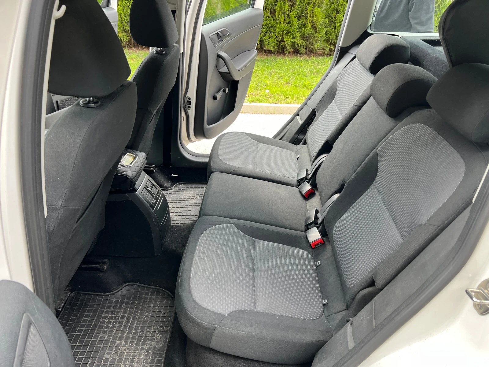 Skoda Yeti ОТЛИЧЕН, ЛИЧЕН, снимка 14 - Автомобили и джипове - 55001795