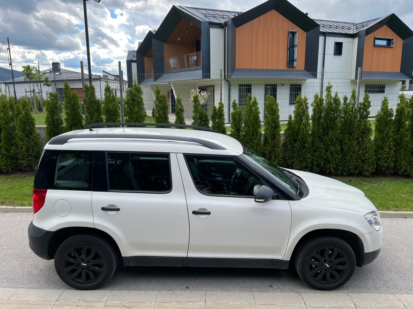 Skoda Yeti ОТЛИЧЕН, ЛИЧЕН, снимка 8 - Автомобили и джипове - 55001795