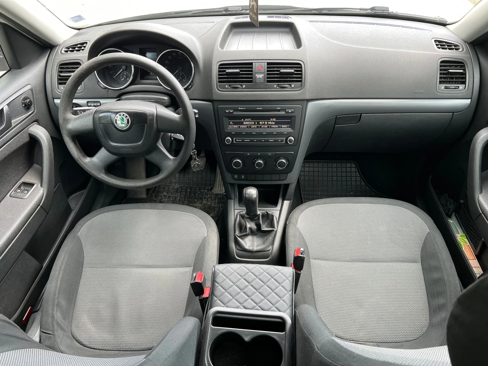 Skoda Yeti ОТЛИЧЕН, ЛИЧЕН, снимка 12 - Автомобили и джипове - 55001795