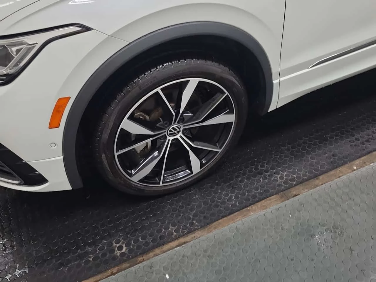 VW Tiguan  HIGHLINE R LINE / ОБДУХВАНЕ / ПАНОРАМА, снимка 6 - Автомобили и джипове - 55662893