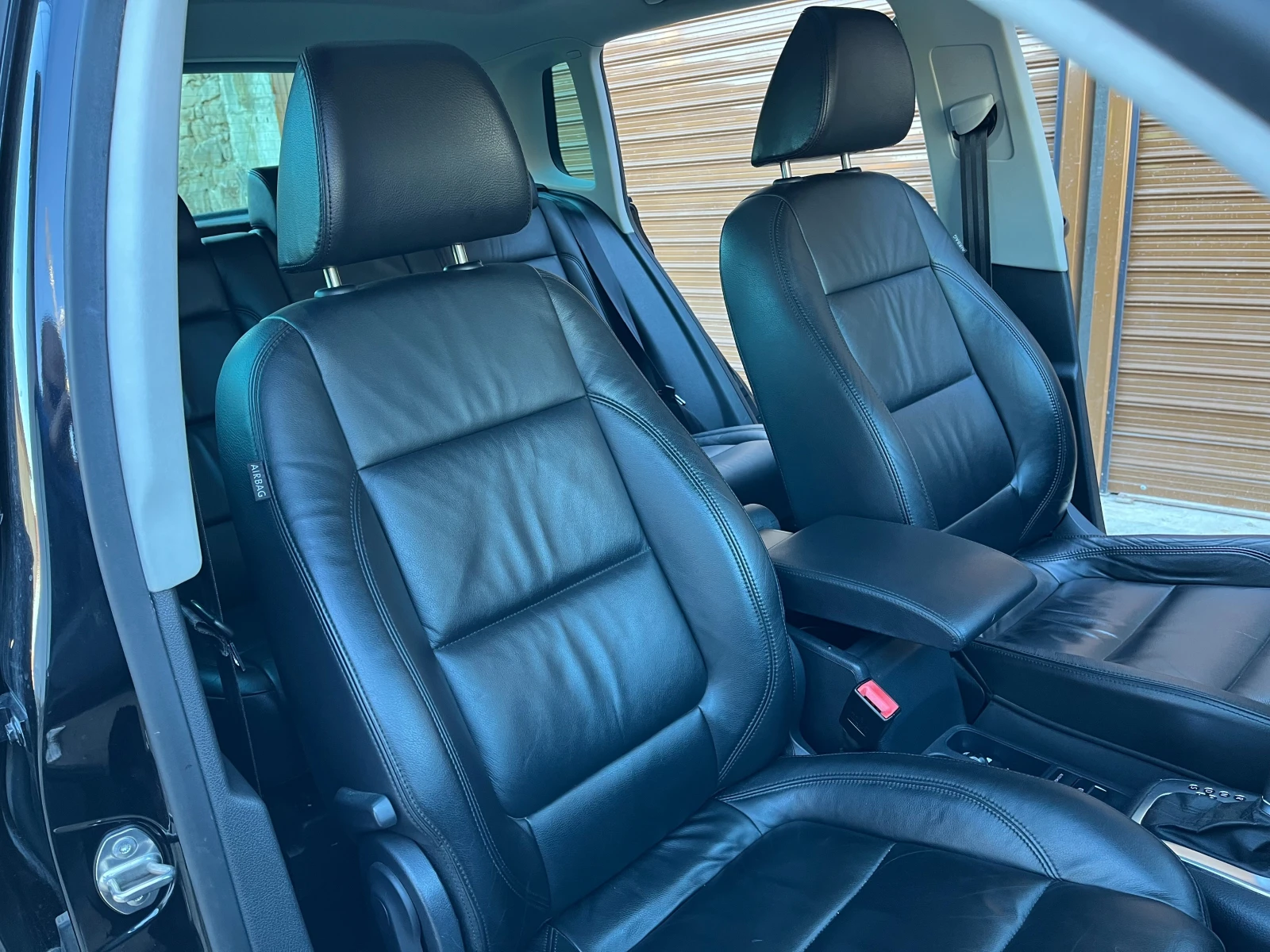 VW Tiguan VW Tiguan 2.0 TDI HIGHLINE 4MOTION /4x4/ ПАНОРАМА, снимка 12 - Автомобили и джипове - 55965922