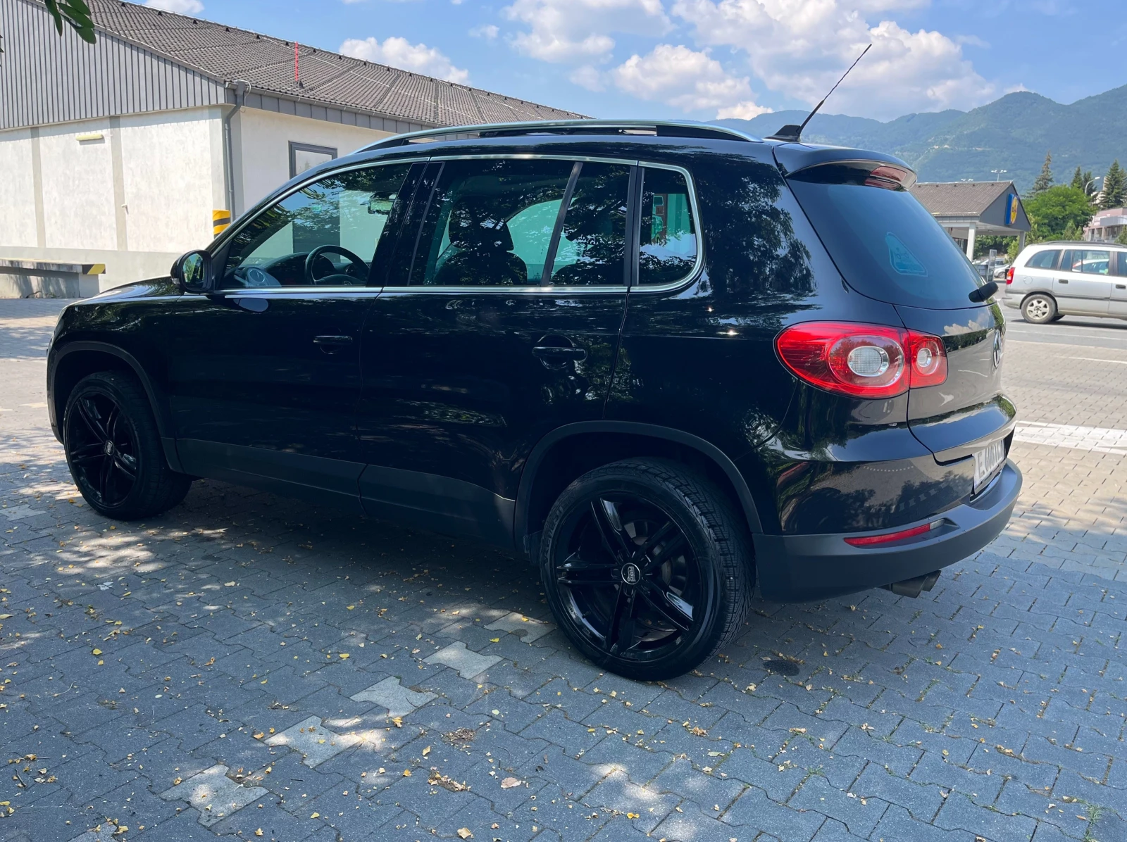 VW Tiguan VW Tiguan 2.0 TDI HIGHLINE 4MOTION /4x4/ ПАНОРАМА, снимка 3 - Автомобили и джипове - 55965922
