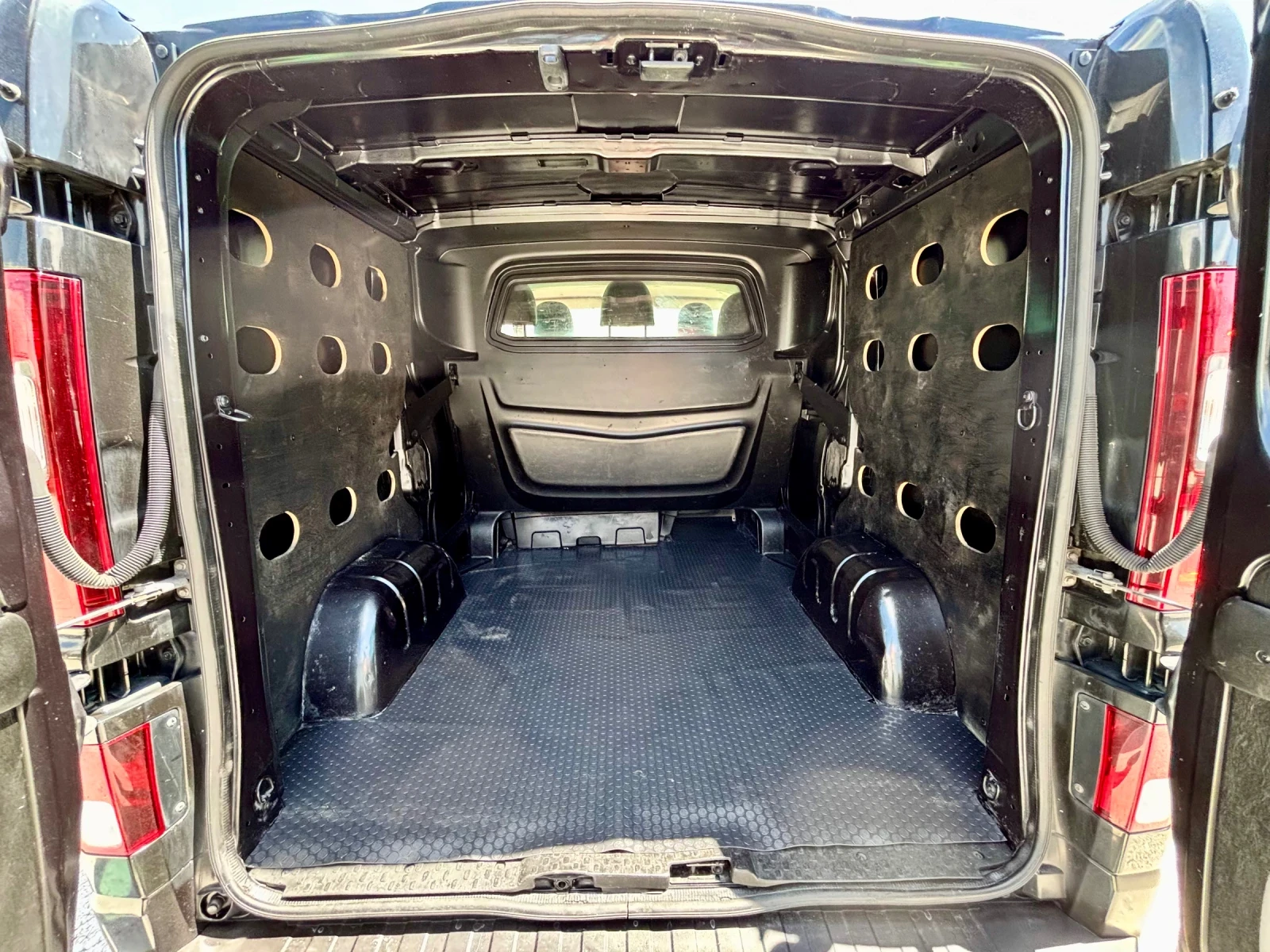 Opel Vivaro 1.6D/ПОДГРЕВ/NAVITOUCH/TOP, снимка 7 - Бусове и автобуси - 54544564