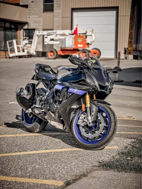 Yamaha YZF-R1 CARFAX* АВТОФИНАНСИРАНЕ* БЕЗ ПЪРВОНАЧАЛНА ВНОСКА*  - изображение 1