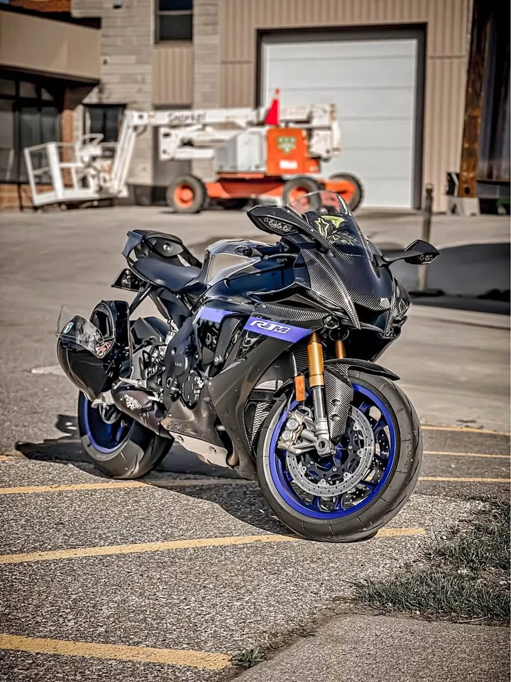 Yamaha YZF-R1 CARFAX* АВТОФИНАНСИРАНЕ* БЕЗ ПЪРВОНАЧАЛНА ВНОСКА* 