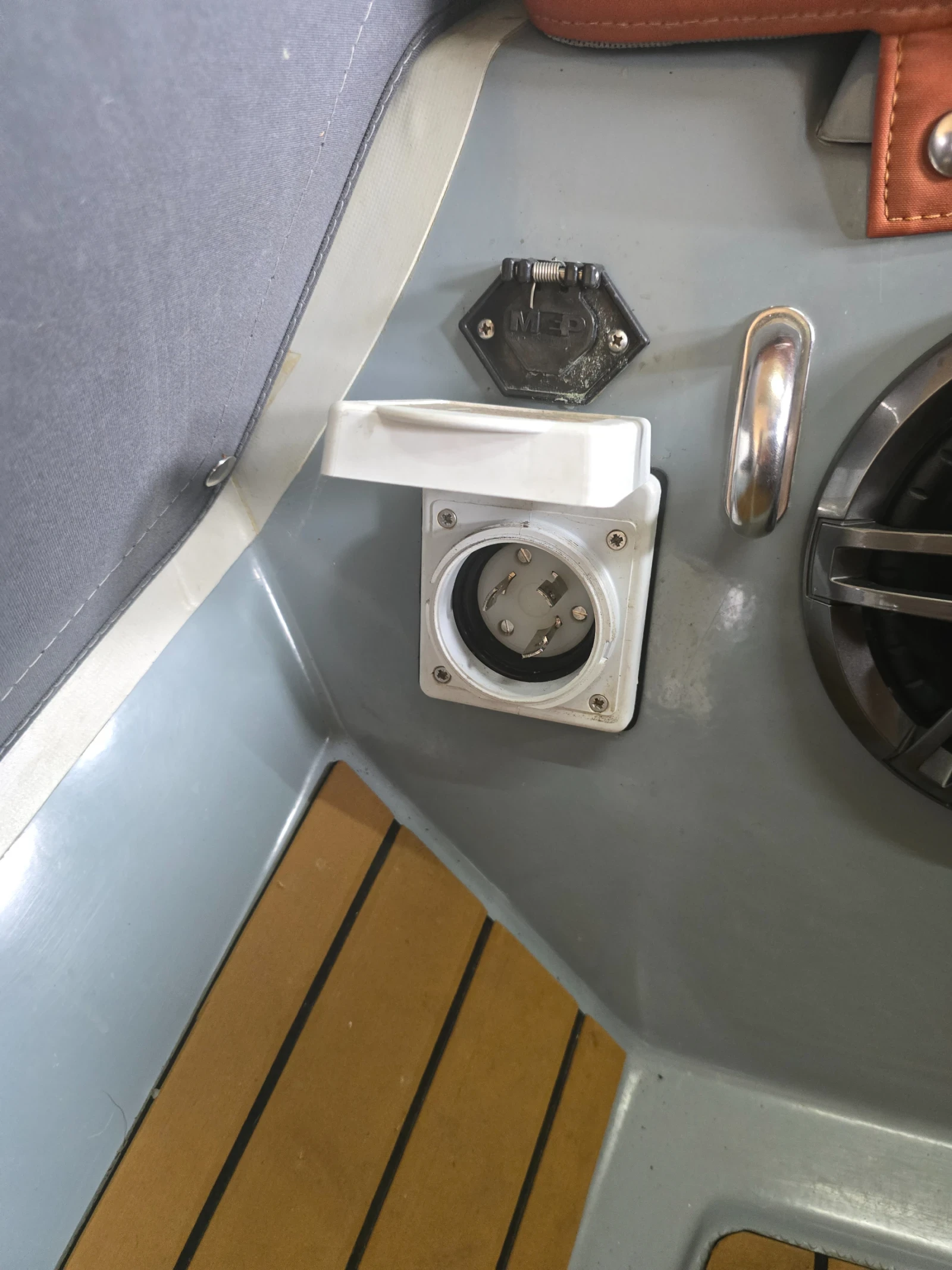 Надуваема лодка Fiord, снимка 8 - Воден транспорт - 55317325