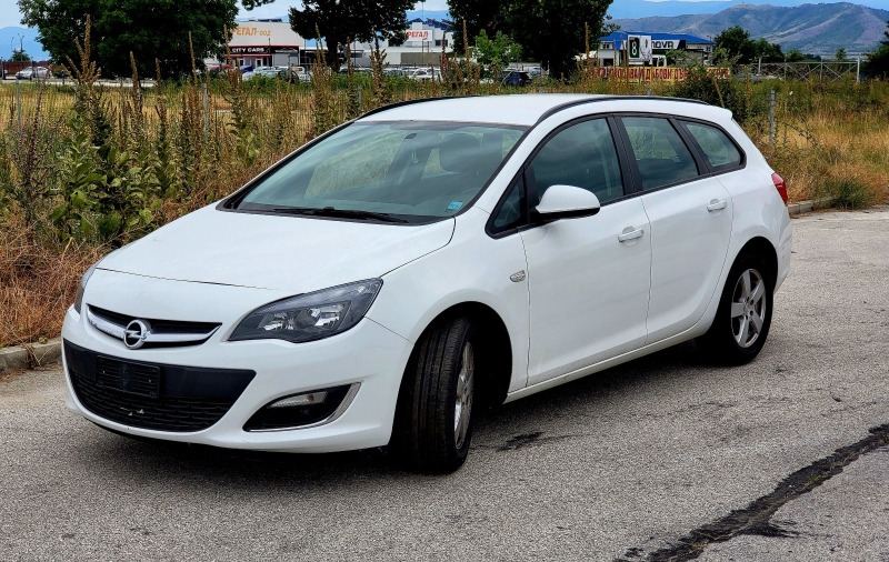 Opel Astra 1, 4 GAS, снимка 1 - Автомобили и джипове - 46495728