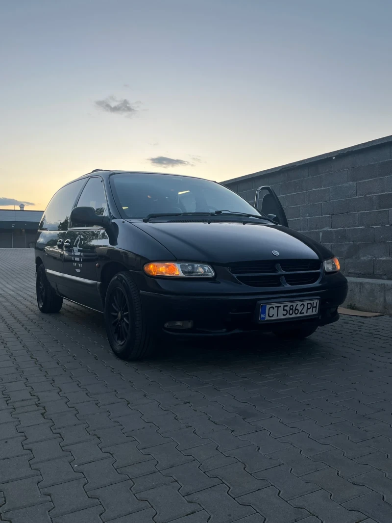 Chrysler Voyager, снимка 1 - Автомобили и джипове - 48297877