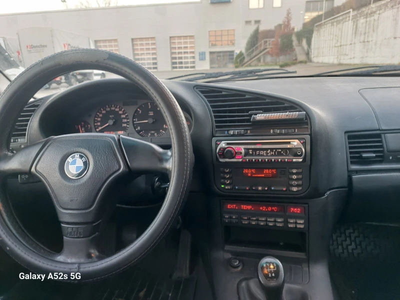 BMW 318, снимка 9 - Автомобили и джипове - 48414825