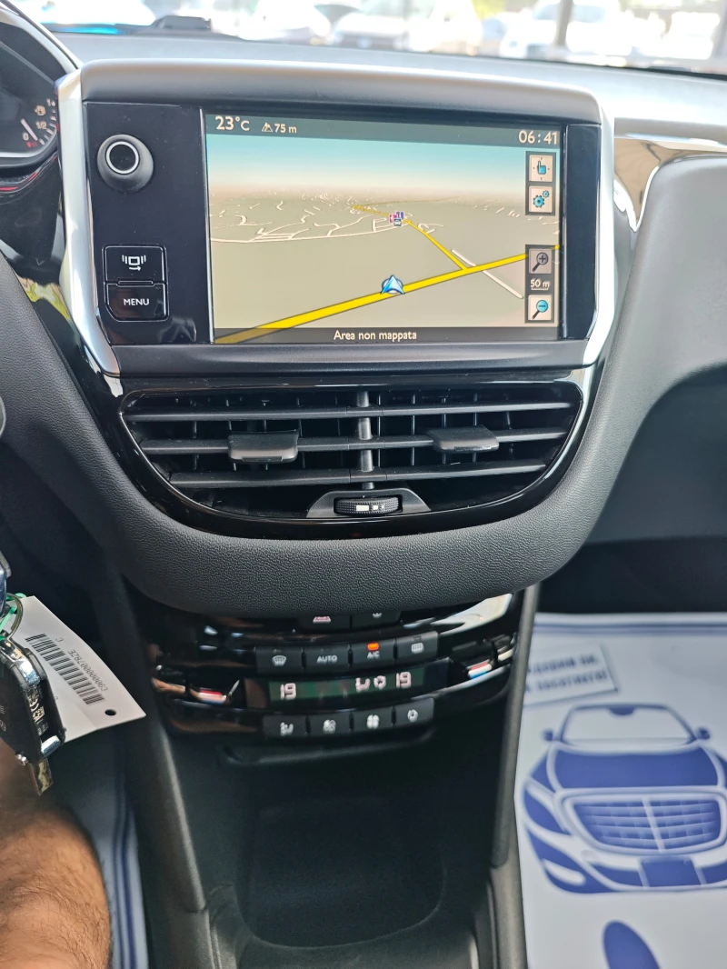 Peugeot 208 1.4HDI, снимка 15 - Автомобили и джипове - 50543355