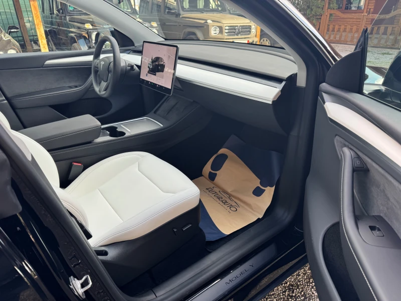 Tesla Model Y PERFORMANCE, DUAL MOTOR, 4X4, 24г.нов внос ШВЕЙЦАР, снимка 11 - Автомобили и джипове - 52305373