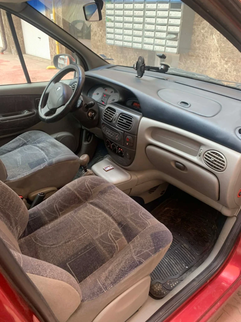 Renault Scenic, снимка 6 - Автомобили и джипове - 53237013