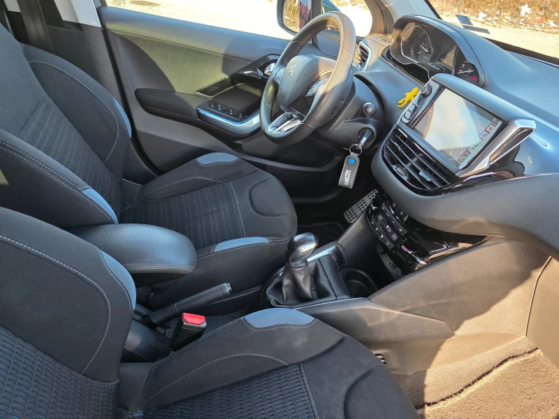 Peugeot 208, снимка 8 - Автомобили и джипове - 53462665