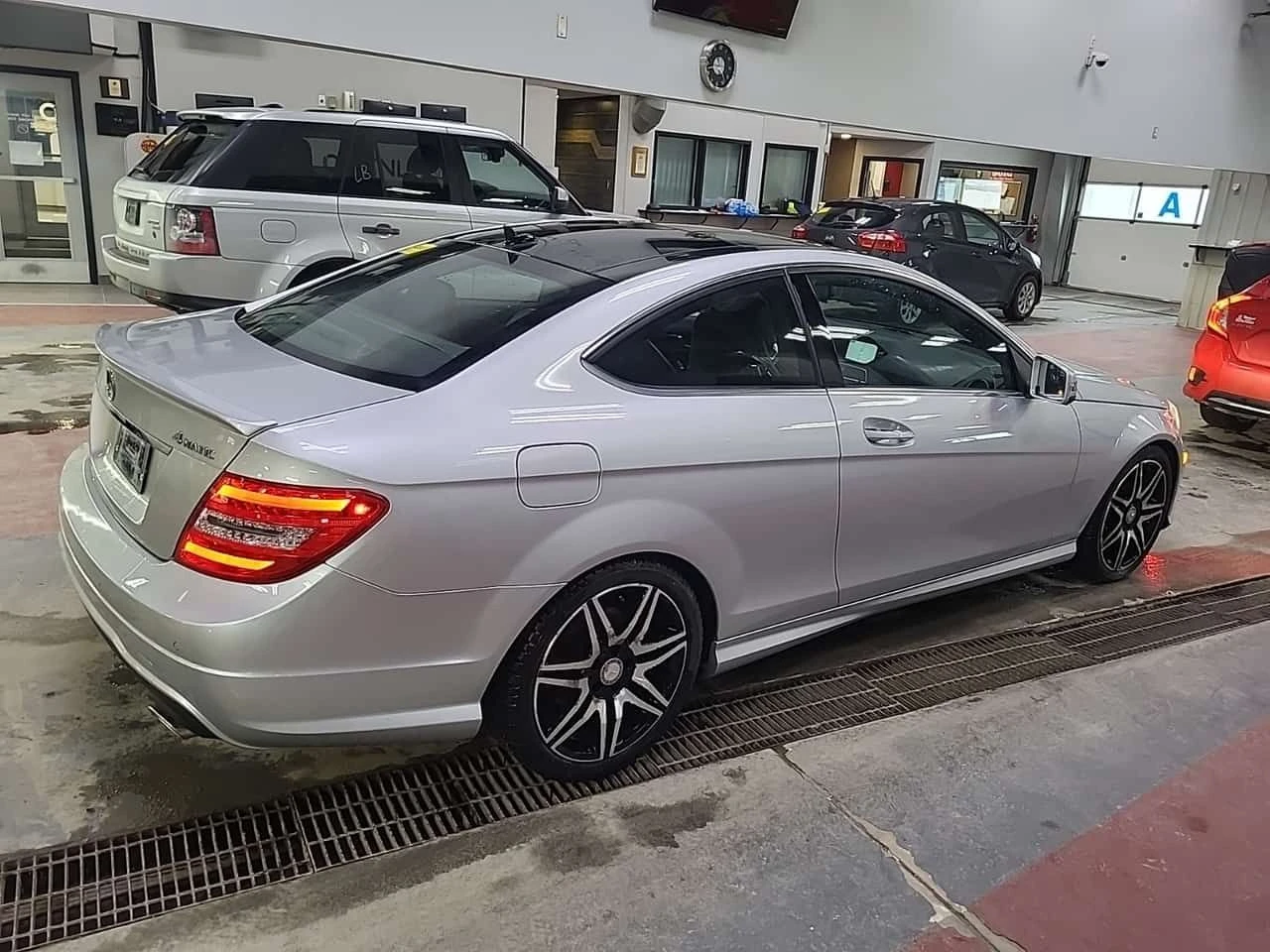 Mercedes-Benz C 350 ПАНОРАМА* 2 КЛЮЧА* ПОДГРЕВИ* CARFAX * , снимка 3 - Автомобили и джипове - 53819819