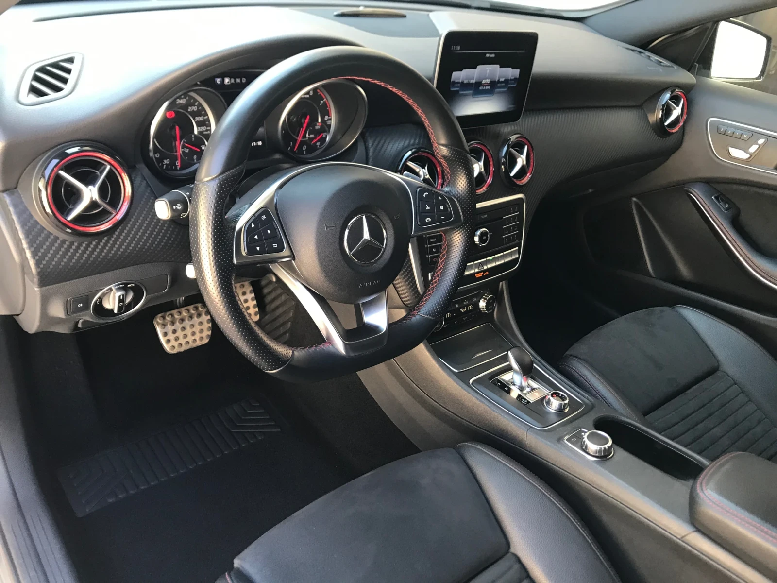 Mercedes-Benz A45 AMG, снимка 10 - Автомобили и джипове - 54908496