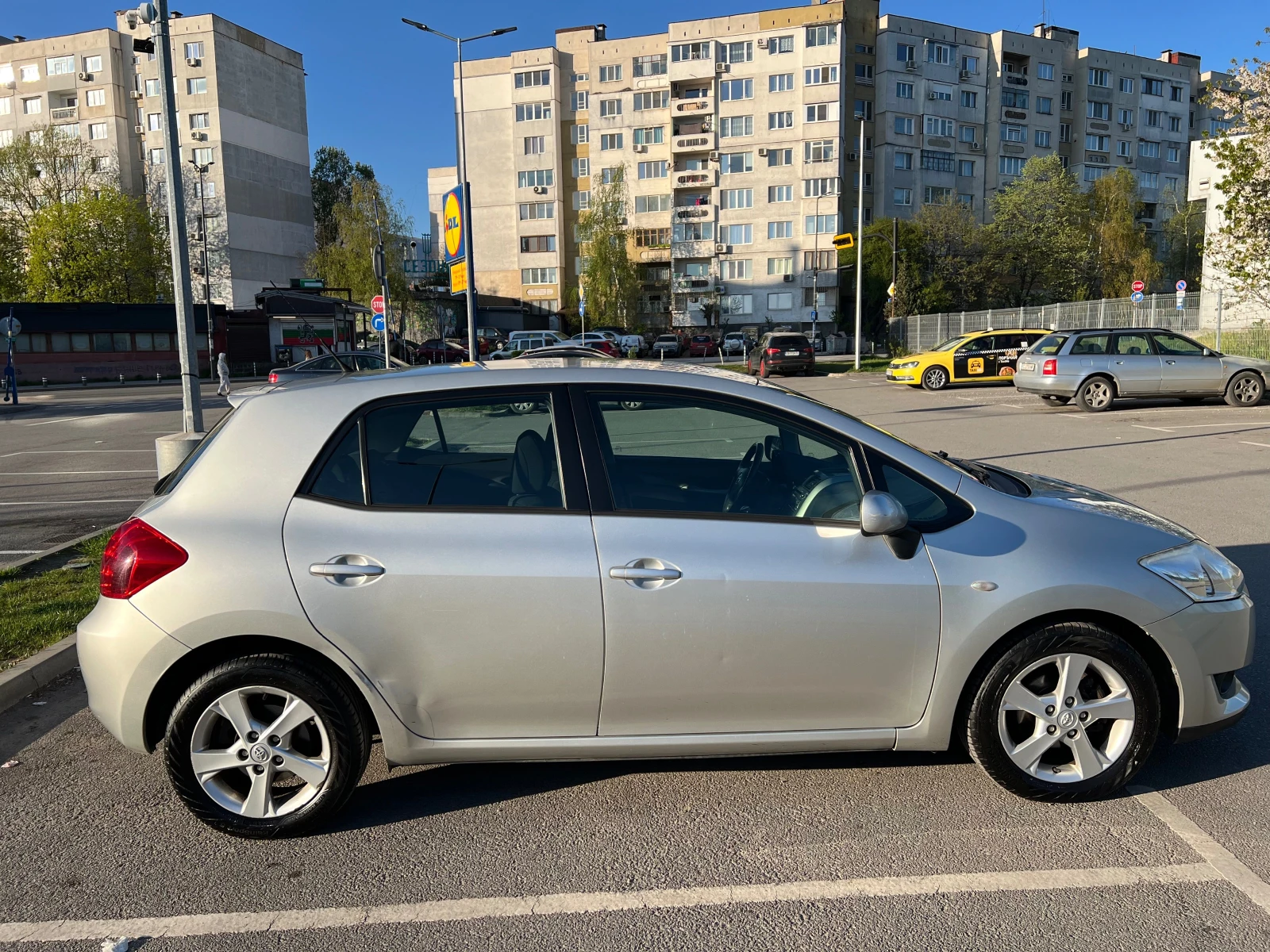 Toyota Auris 1.4VVT-I, снимка 6 - Автомобили и джипове - 54347369