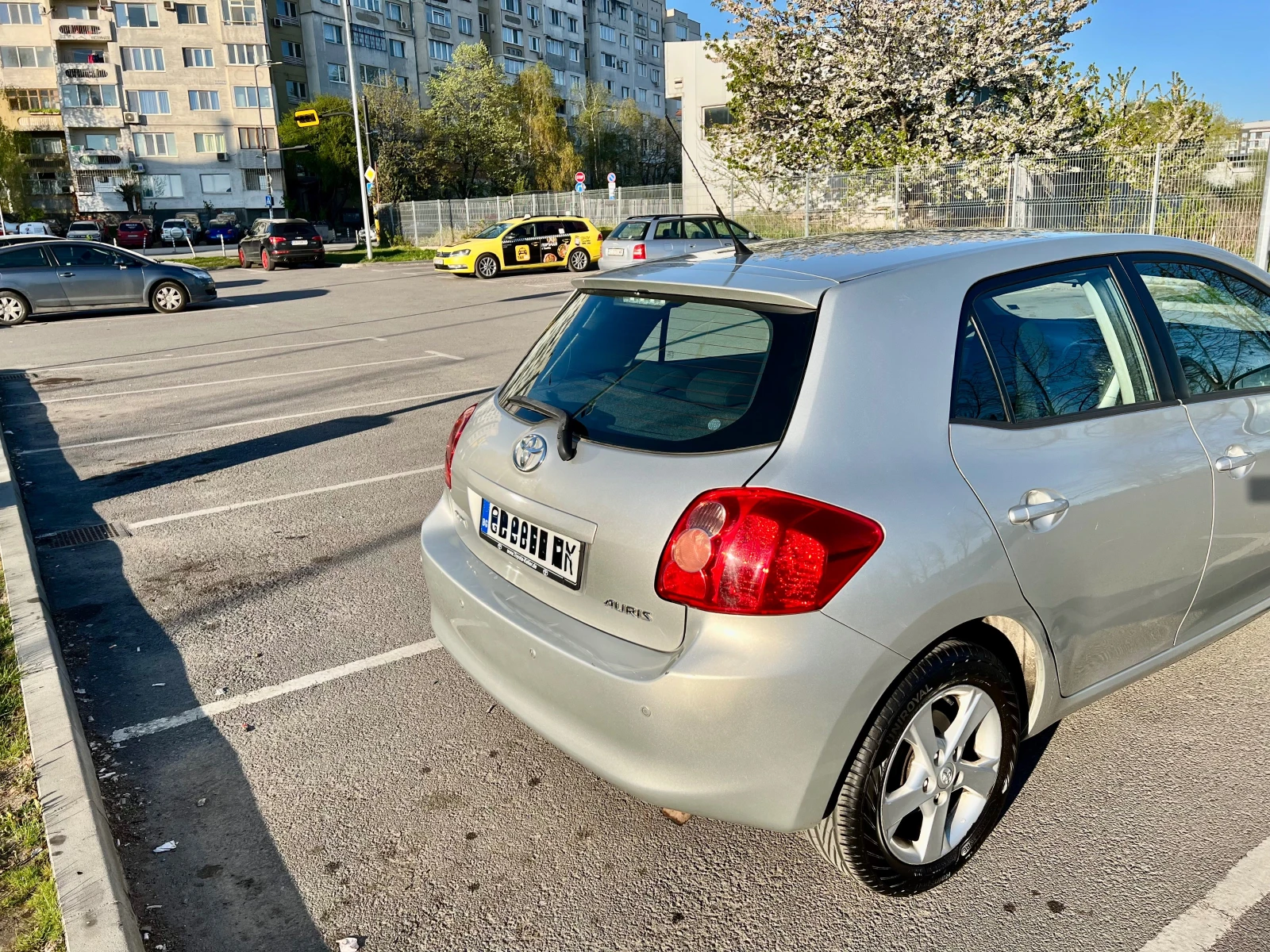 Toyota Auris 1.4VVT-I, снимка 5 - Автомобили и джипове - 54347369