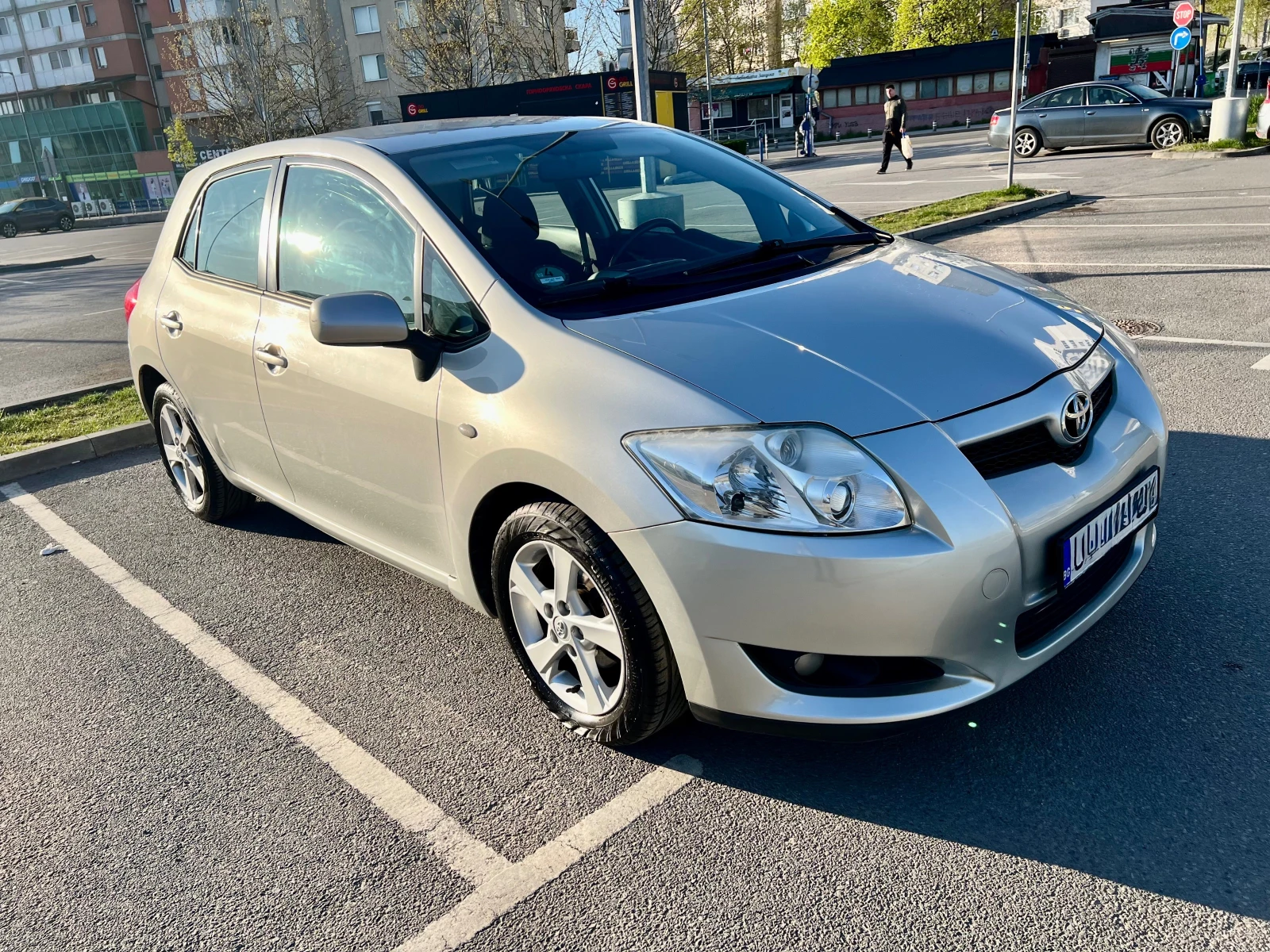 Toyota Auris 1.4VVT-I, снимка 7 - Автомобили и джипове - 54347369